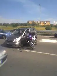 Incidente a Catanzaro: scontro tra automobile e moto