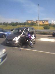 Incidente a Catanzaro: scontro tra automobile e moto