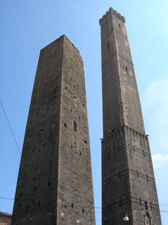 Bologna: 69enne muore per caduta dal terzo piano