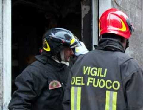 Pullman in fiamme sull'Autostrada Torino-Aosta. Tutti salvi i passeggeri