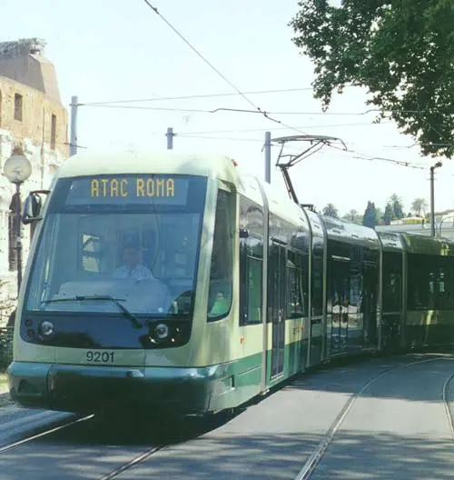 Alemanno: nuovi mezzi ecologici e più tram per Roma