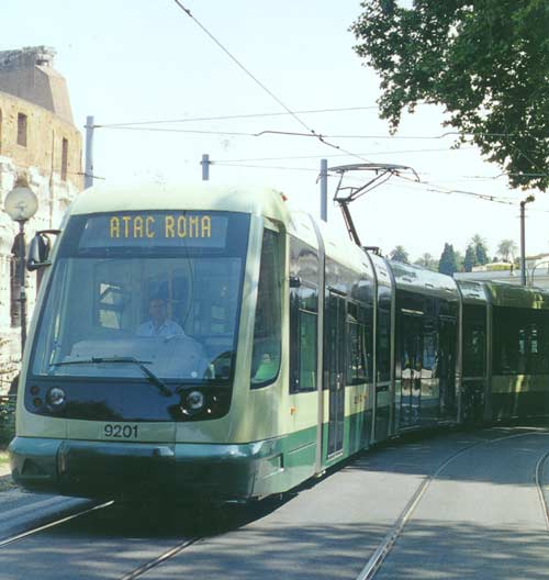 Alemanno: nuovi mezzi ecologici e più tram per Roma
