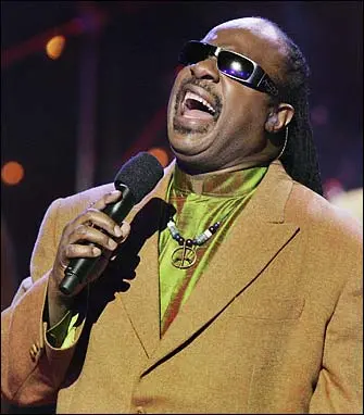 Musica: Stevie Wonder compie 60 anni. Il 5 luglio è a Verona