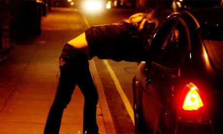 Finti poliziotti: abusi e rapine a danno di prostitute
