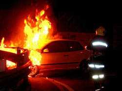 Lamezia: delinquenza o minacce, incendiata auto