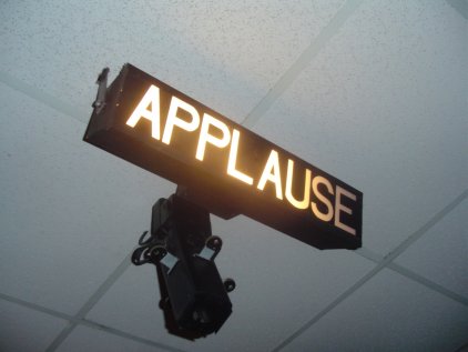 Applausi al momentaneo rientro a casa di Salvatore Messina