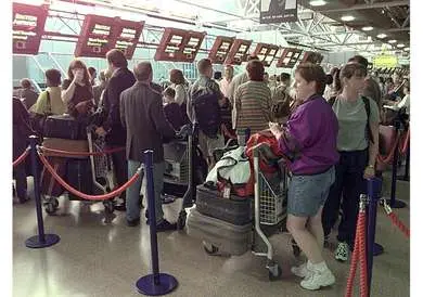 Nube di cenere in arrivo dall'Islanda, caos negli aeroporti