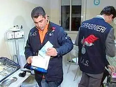 Quattro medici denunciati per assenteismo