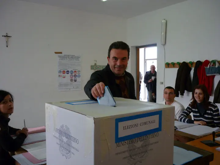 A Lamezia Terme al ballottaggio vince Gianni Speranza