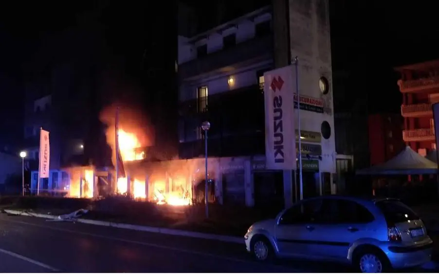 Verona, nella notte esplode palazzina che ospita migranti. Un ferito