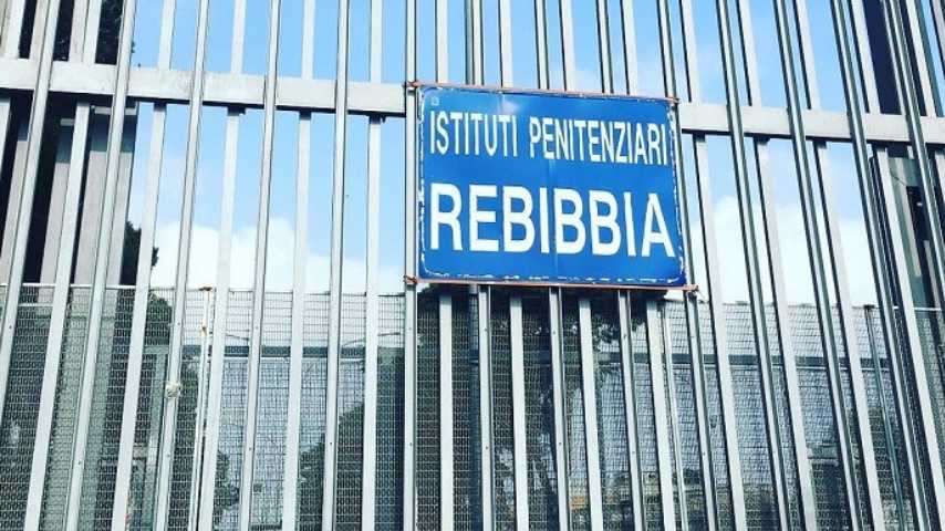 Carcere di Rebibbia, detenuta tenta di uccidere i due figli: uno è morto, l'altro è grave