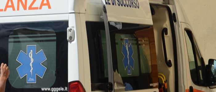 Lecce esce dall'auto e viene travolto, morto 50enne