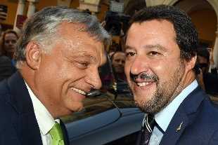 Salvini, tensioni sulla questione migranti. Difende Orban: "Governeremo l'Europa insieme".