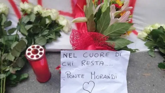 Genova, un mese dopo il crollo del ponte: oggi la commemorazione a piazza De Ferrari