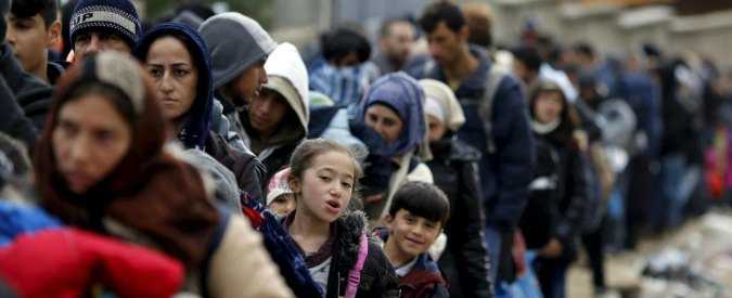 Migranti, l'UE schiererà diecimila agenti alle frontiere entro il 2020