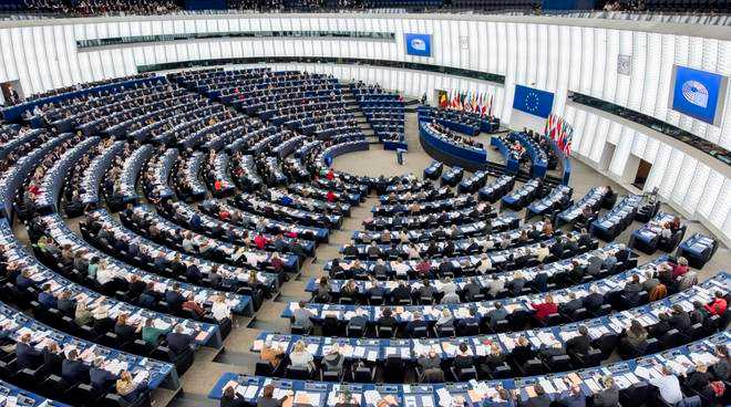 Copyright, il Parlamento europeo approva la riforma. Tajani: "Fine del far west digitale"