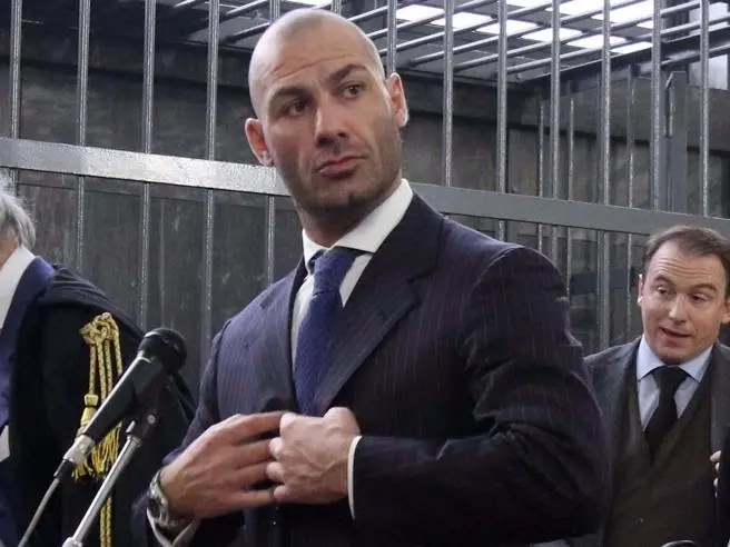 Condannato a risarcire spese legali, Riccardo Bossi irreperibile