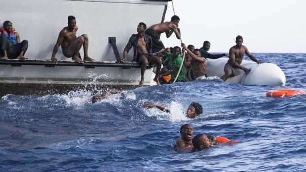 Migranti: morte oltre 100 persone in un naufragio in Libia