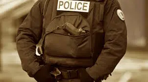 Parigi, armato di coltello ferisce sette persone. Fermato l'aggressore