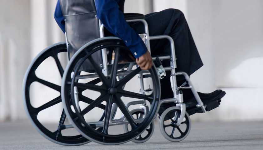 Disabili: Ragazzo senza servizio bus, appello del padre