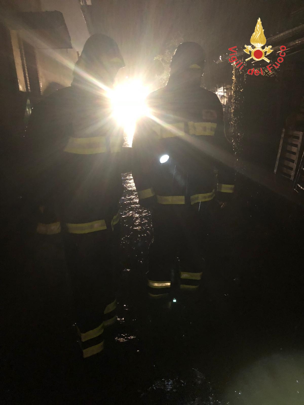 Catanzaro, I VVF impegnatissimi per numerosissimi interventi di soccorso dovuti al maltempo (Video)