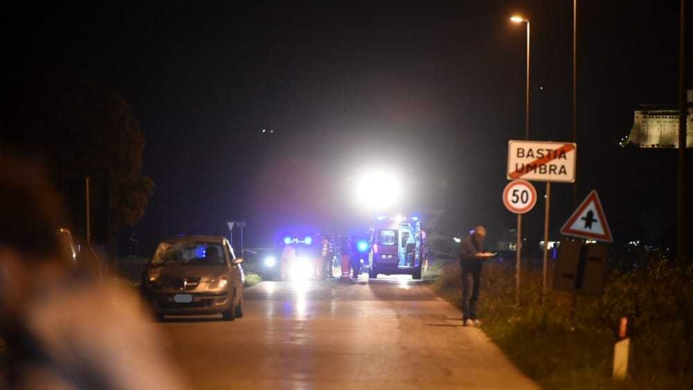 Tragedia a Bastiola: Auto travolge comitiva poliziotti in 'rimpatriata', morta 24enne