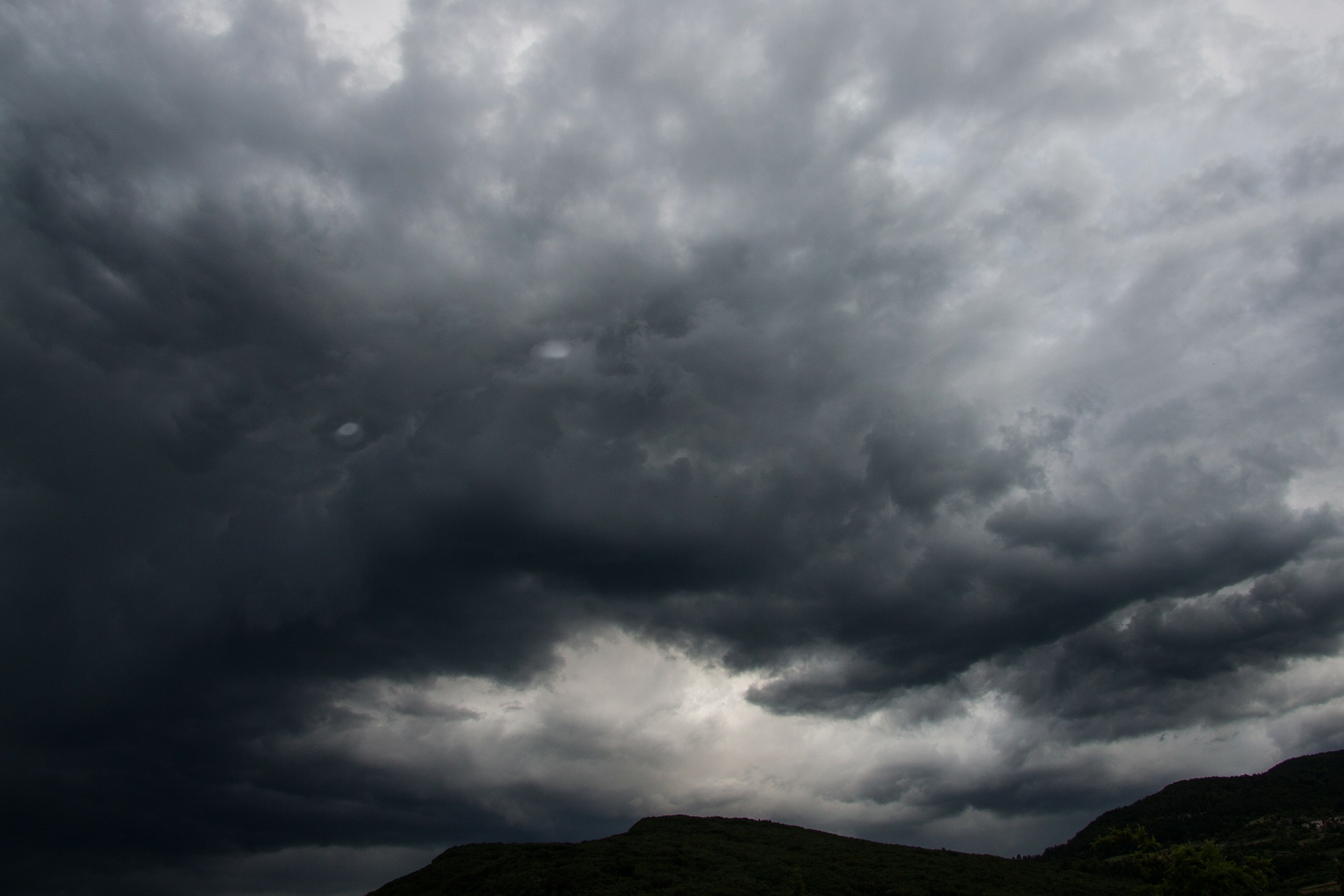 Meteo: Temporali in peggioramento, previsioni su Nord, Centro, Sud e Isole