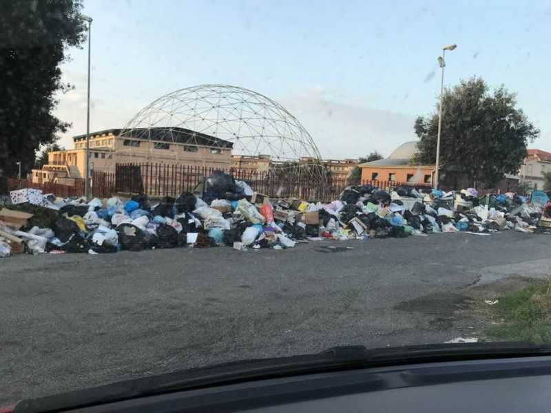 Assordante silenzio dello Stato di fronte all’emergenza rifiuti creatasi a Lamezia