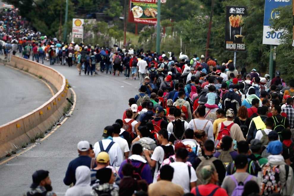 Centro America, cresce la carovana di migranti verso gli Usa. Trump: "Interverrà l'esercito"