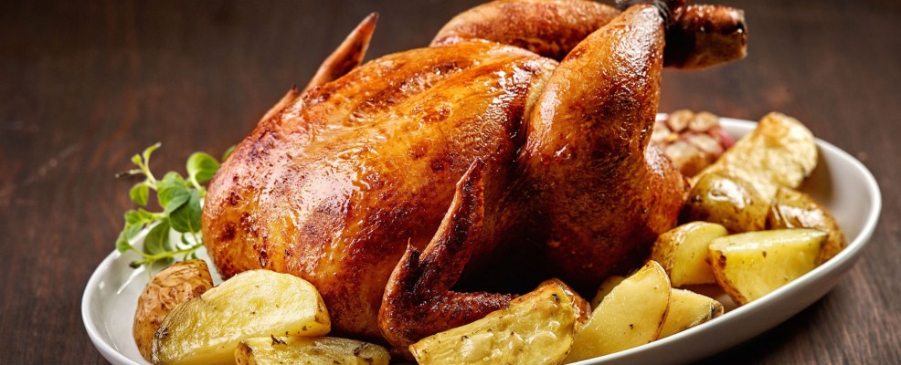 Polli arrosto ripieno di hashish per figlio in cella, arrestato