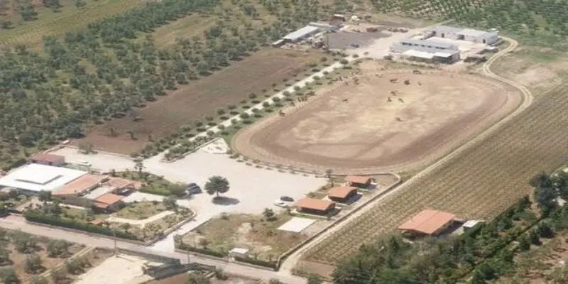 I Carabinieri, confiscato agriturismo con ippodromo ad Andria (BA)