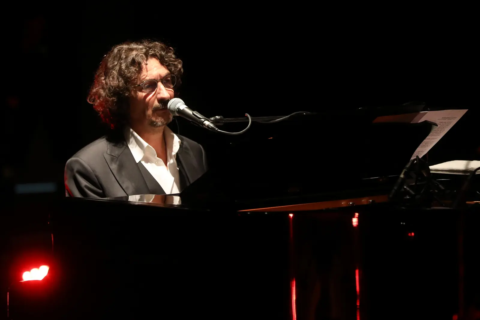 Sergio Cammariere regala una serata magica al Politeama incantando il Festival D'Autunno