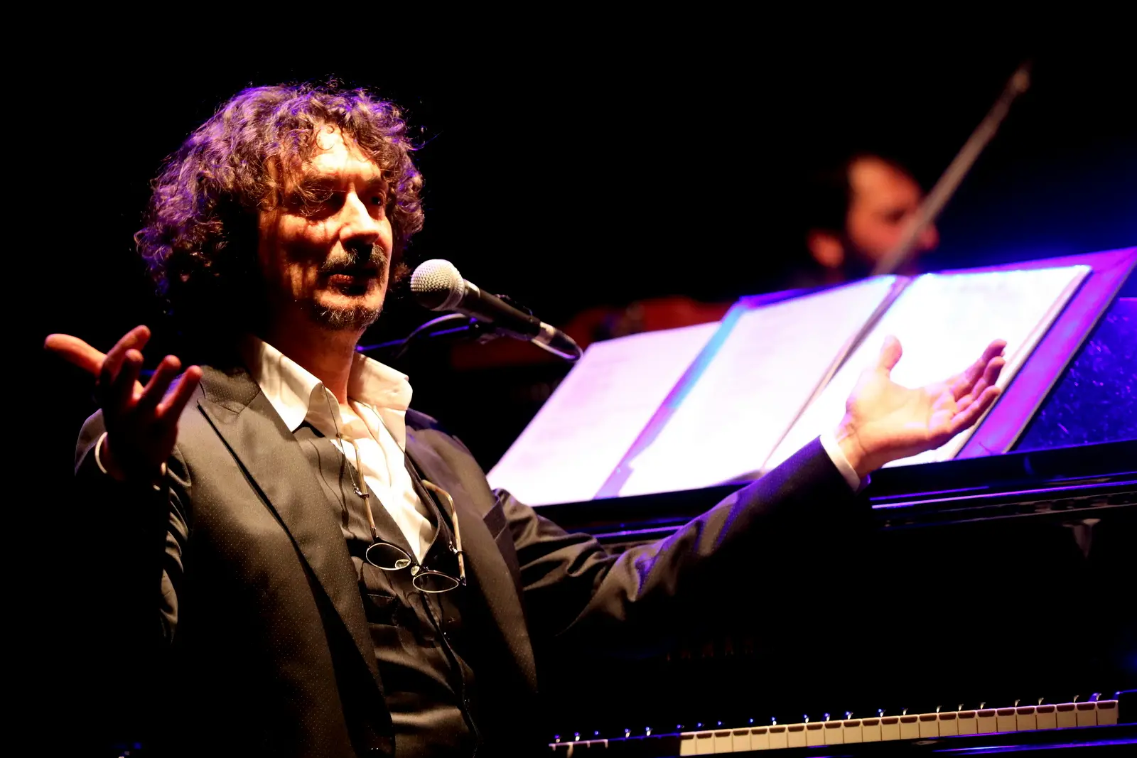 Sergio Cammariere regala una serata magica al Politeama incantando il Festival D'Autunno