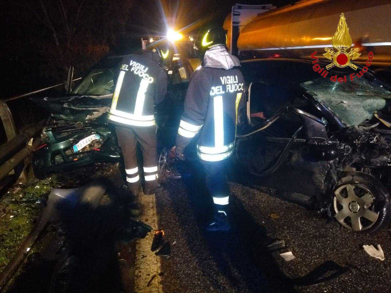 Incidente stradale SS 107, scontro di due auto un morto e un ferito (foto)