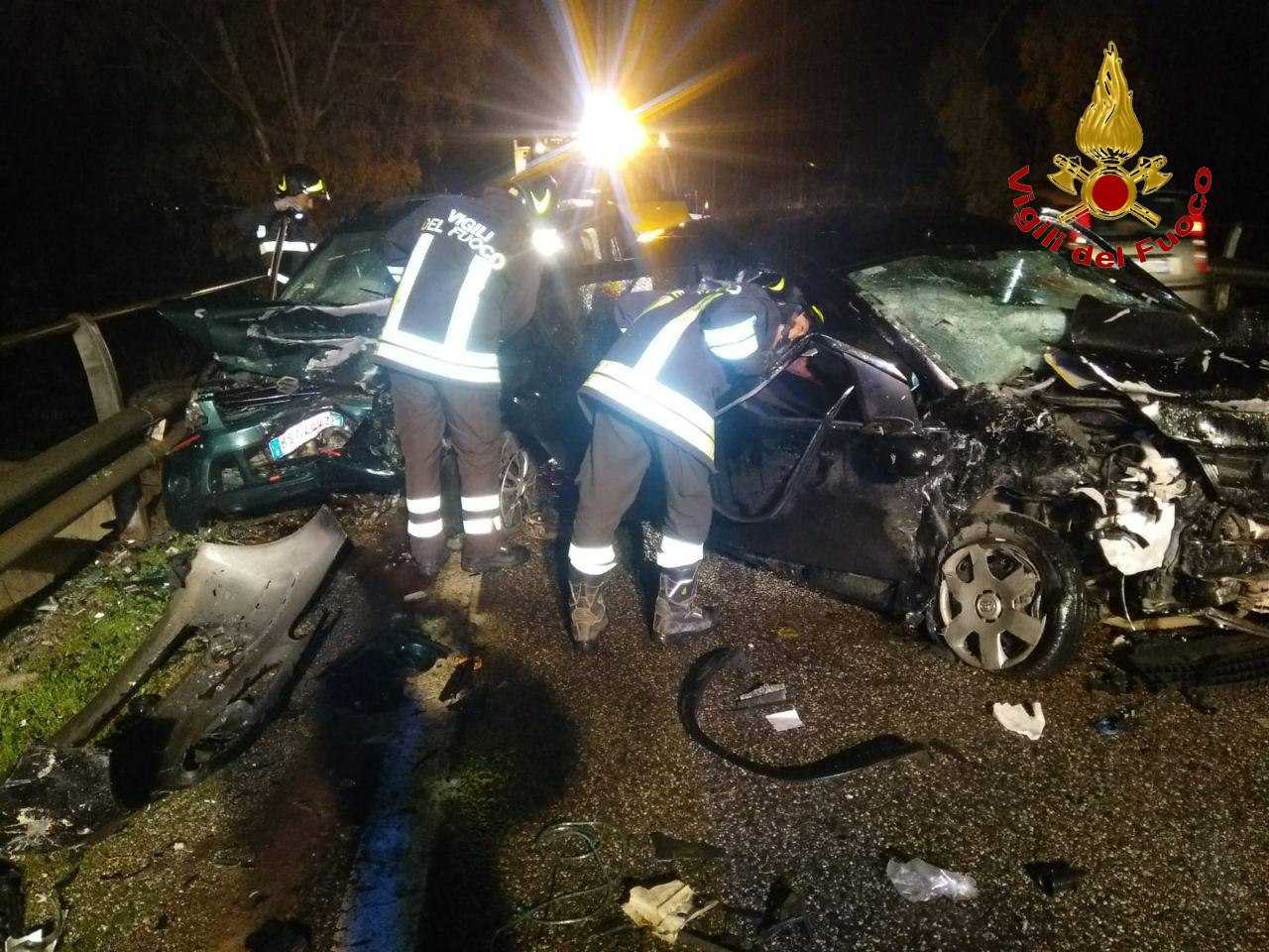 Incidente stradale SS 107, scontro di due auto un morto e un ferito (foto)