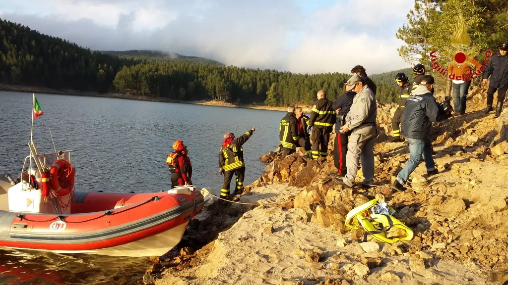 Marco Aidala giovane di Staletti (Cz) disperso in Sila "vestiti sponda Lago Ampollino" sul posto VVF