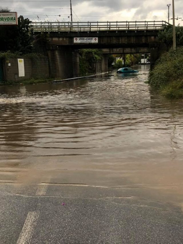 Maltempo: Catanzaro dirottato aereo diretto a Lamezia, allagamenti in Calabria