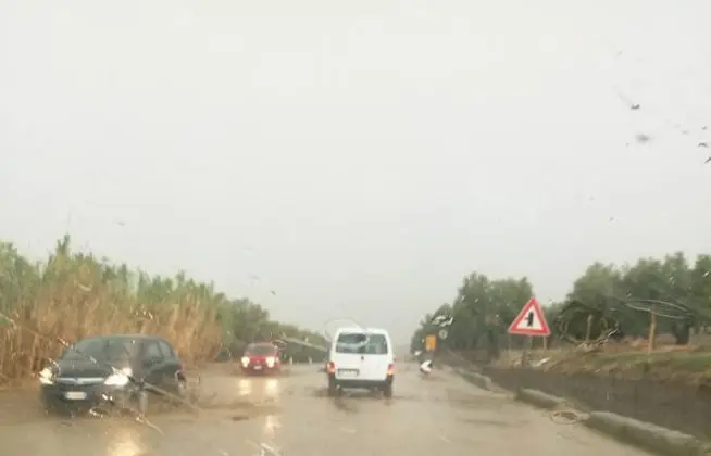 Catanzaro, bomba d’acqua sulla SS106 “non si escludono morti” (foto)