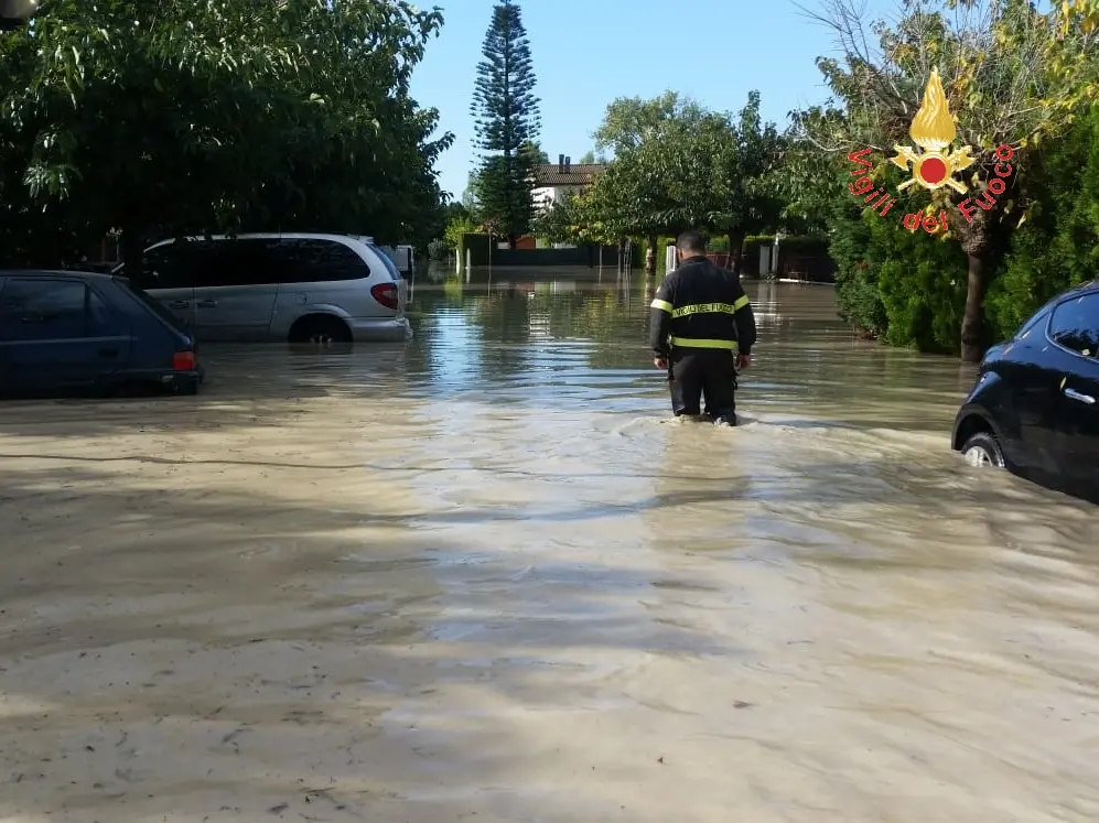 Catanzaro, bomba d’acqua sulla SS106 “non si escludono morti” (foto)