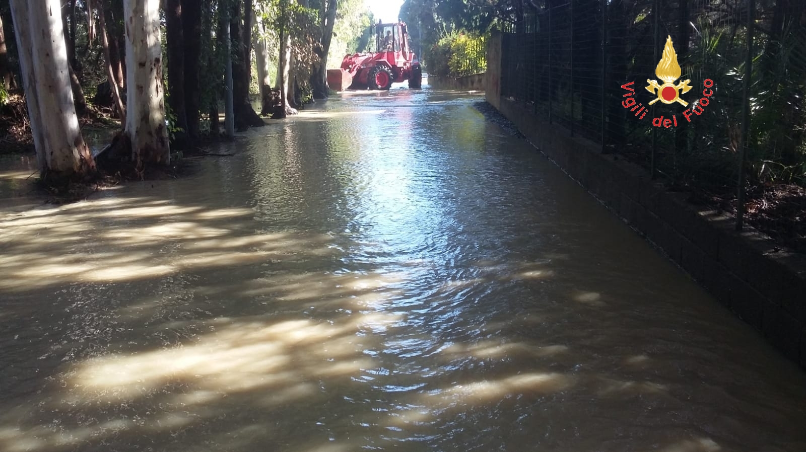 Catanzaro, bomba d’acqua sulla SS106 “non si escludono morti” (foto)