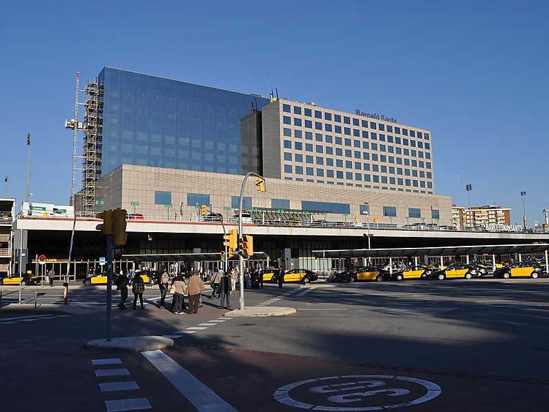 Barcellona, falso allarme bomba nella stazione di Sants: ripresa la circolazione dei treni
