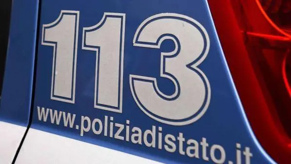 Arezzo, coppia nigeriana perde il treno e chiede aiuto a connazionali: lei violentata, lui picchiato