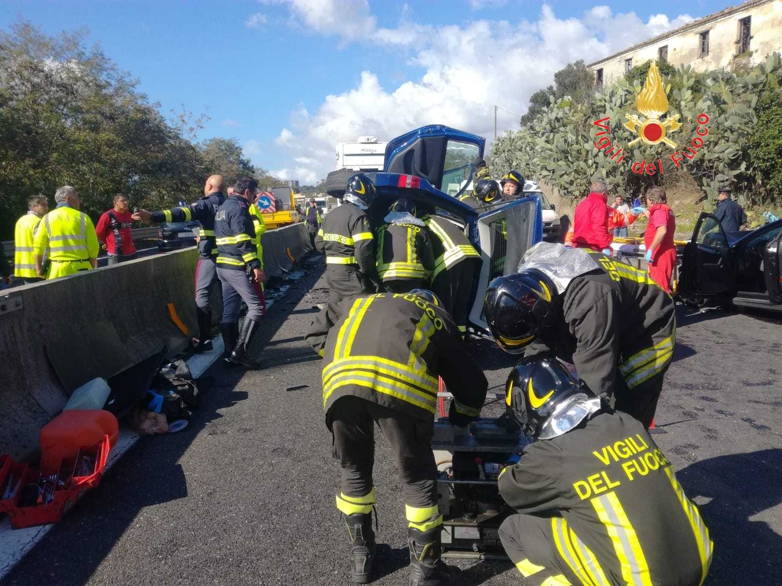 Catanzaro. Incidente frontale su SS 280. Sul posto elisoccorso e tre ambulanze (video e foto)