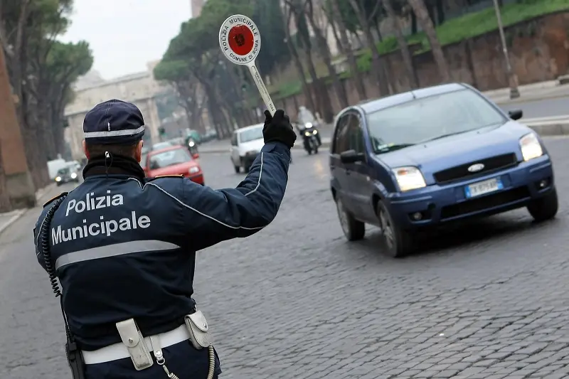 DL sicurezza: inserita norma anti targhe estere per auto