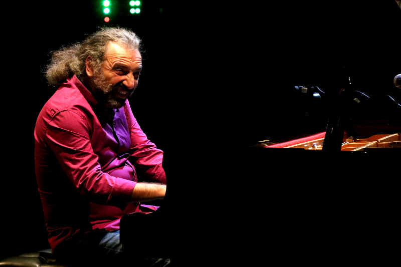 Festival D’Autunno: il maestro Bollani un mix di magia e musica al Politeama