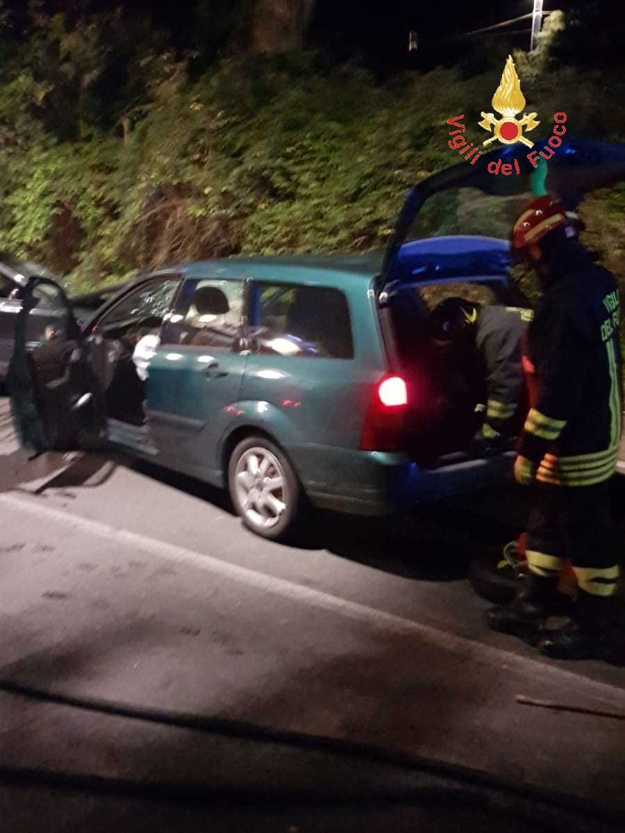 Incidente stradale: Catanzaro, scontro tra due auto, due feriti donna anziana e un giovane