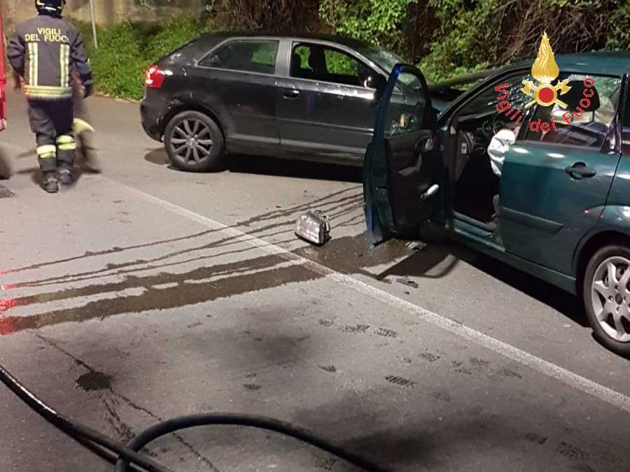 Incidente stradale: Catanzaro, scontro tra due auto, due feriti donna anziana e un giovane