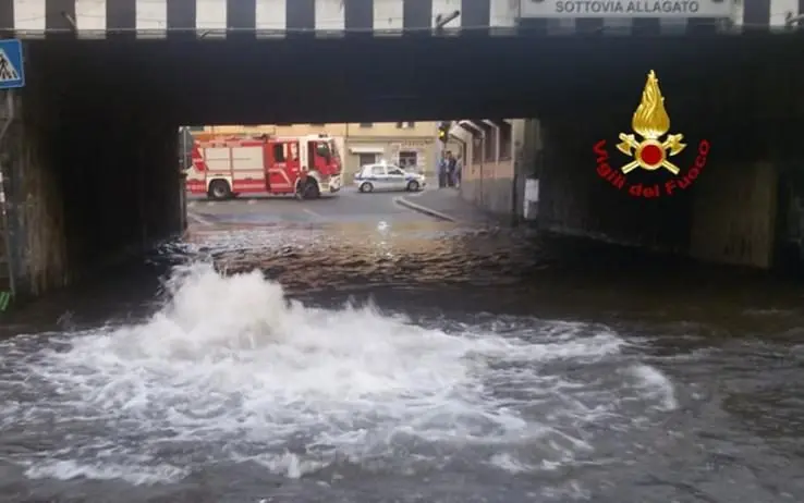 Maltempo: smottamenti e strade interrotte su alture Genova