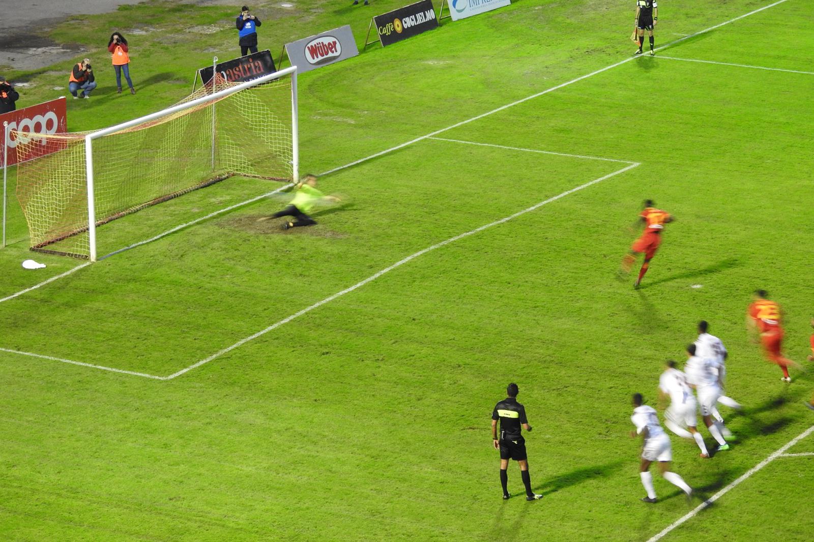 Calcio: Catanzaro-Rieti 3-0 a segno i tre attaccanti (Ecco gli highlights)