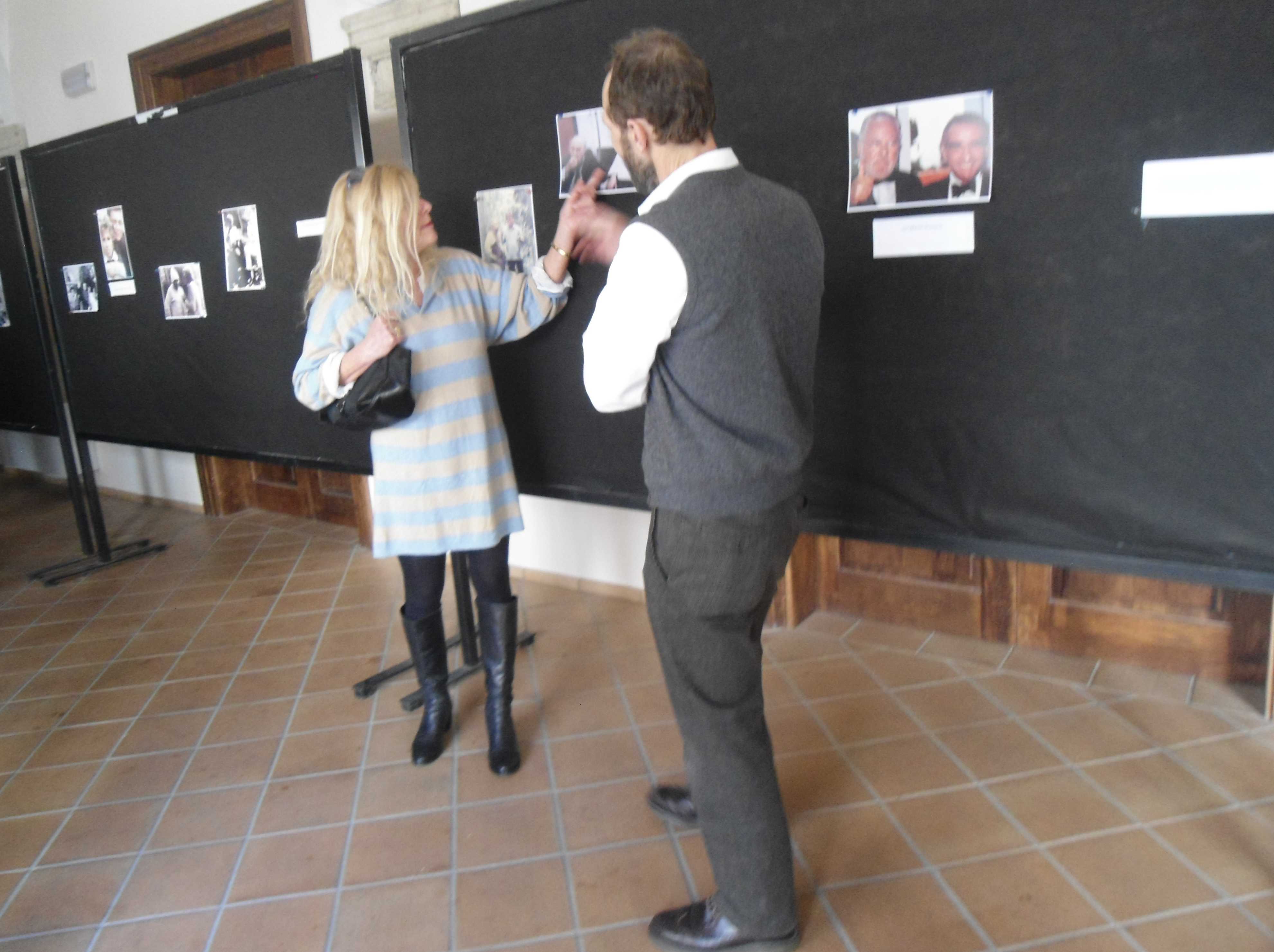 Elisabetta e Piero Villaggio discutono sul padre con gli studenti lametini